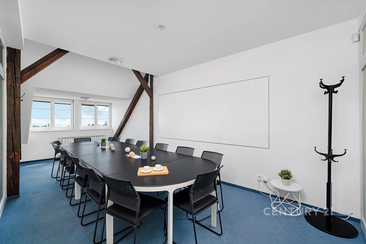 Pronájem kanceláře 140 m²